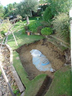 diposito enterrado en el jardin